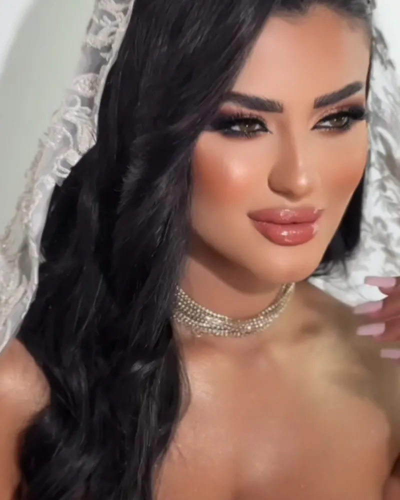 تسريحة سهرة ويفي مع شعر طويل من أعمال براءة بيوتي سنتر